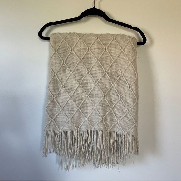 Bourina Neutral Knit Throw Blanket with Diamond Pattern & Fringe Accents - Picture 1 of 4